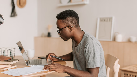 In-House Designer, Freelancer, or Agency,How Mid-Size Companies Should Decide.png